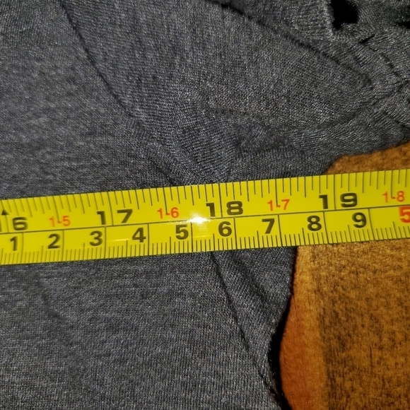 I'm ALLERGIC TO HATERS grey and white tee large - Picture 4 of 7